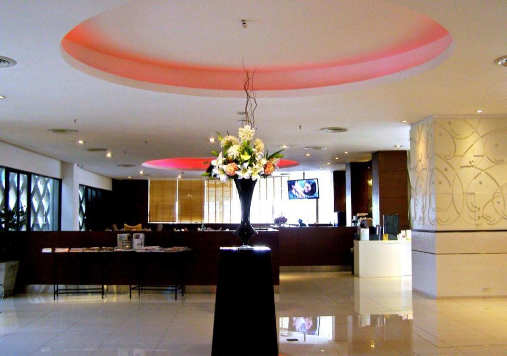 Iyarin@Tuk Chang Ratchayothin Hotel Bangkok Buitenkant foto