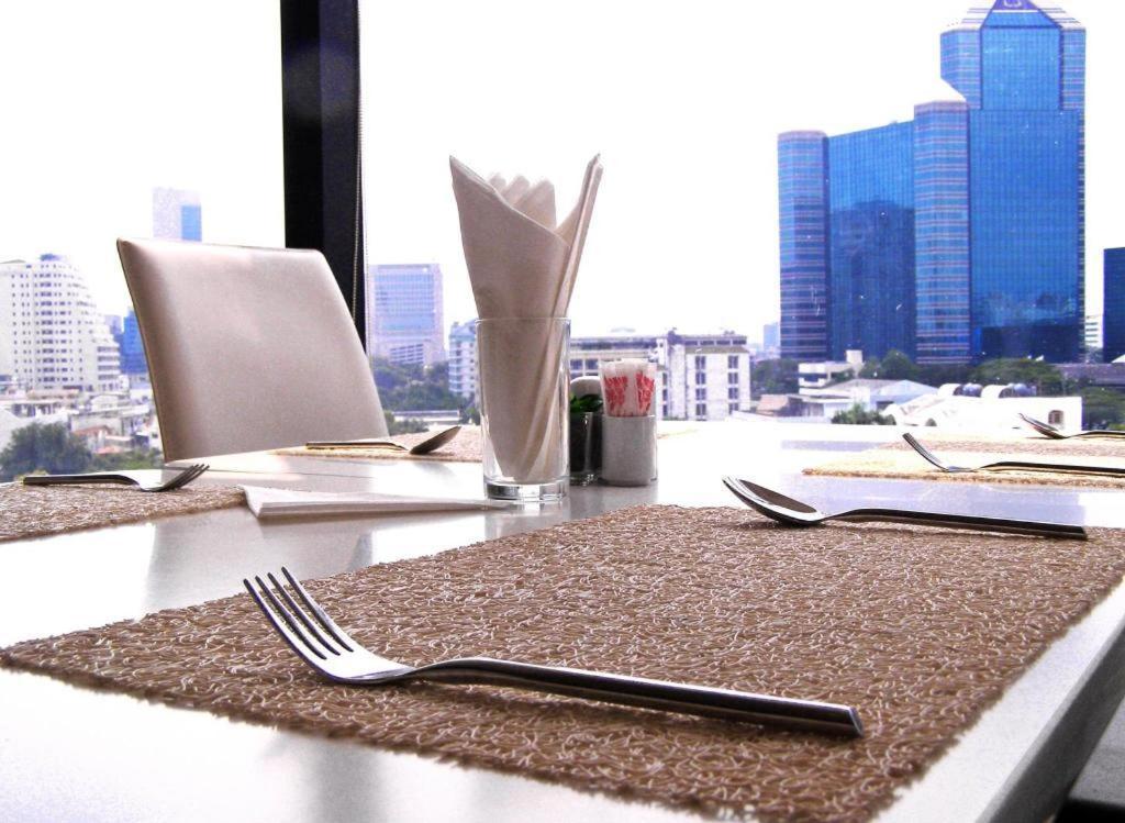 Iyarin@Tuk Chang Ratchayothin Hotel Bangkok Buitenkant foto